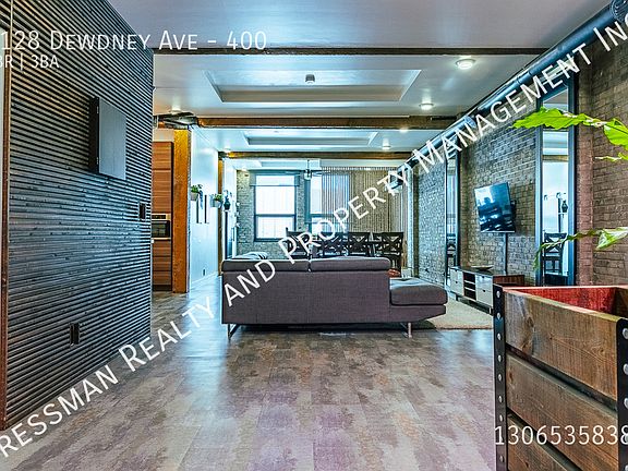 4th image of 2128 Dewdney Ave #400