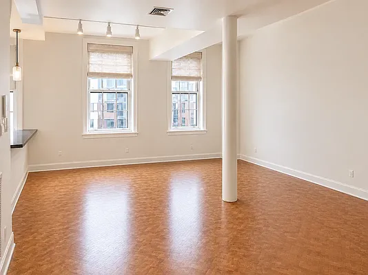 Living room, photo 2