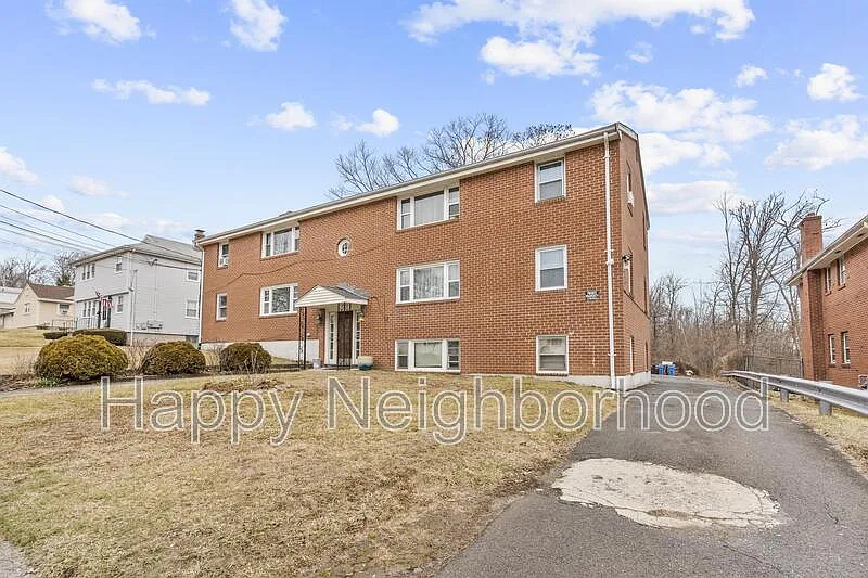 2 bed, 1.0 bath, $1,600 — Photo 2