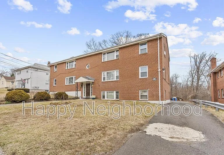 32 Dean Dr #2W — Photo 2