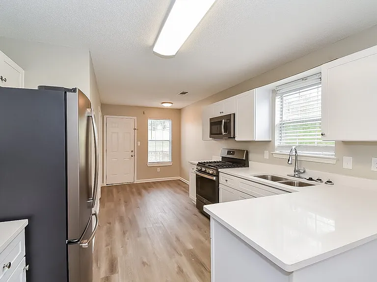 1376 Camrose Ct — Photo 8