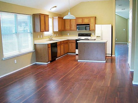 2nd image of 926 Plumeria Dr