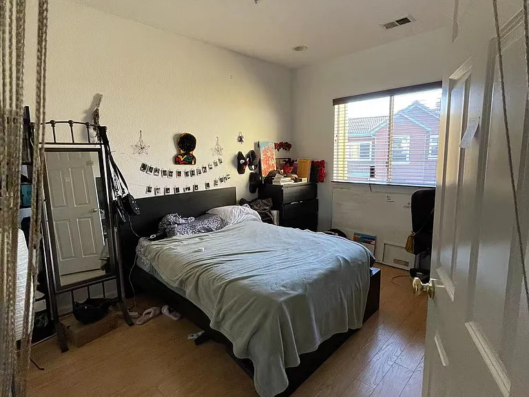 2nd Bedroom-with full bathroom