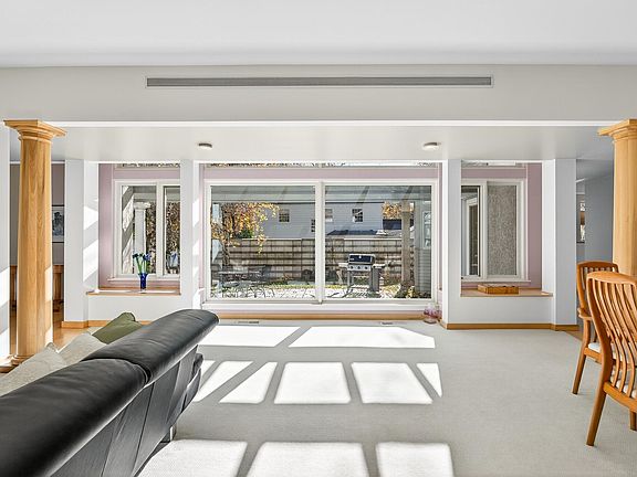 5th image of 555 Montcalm Pl