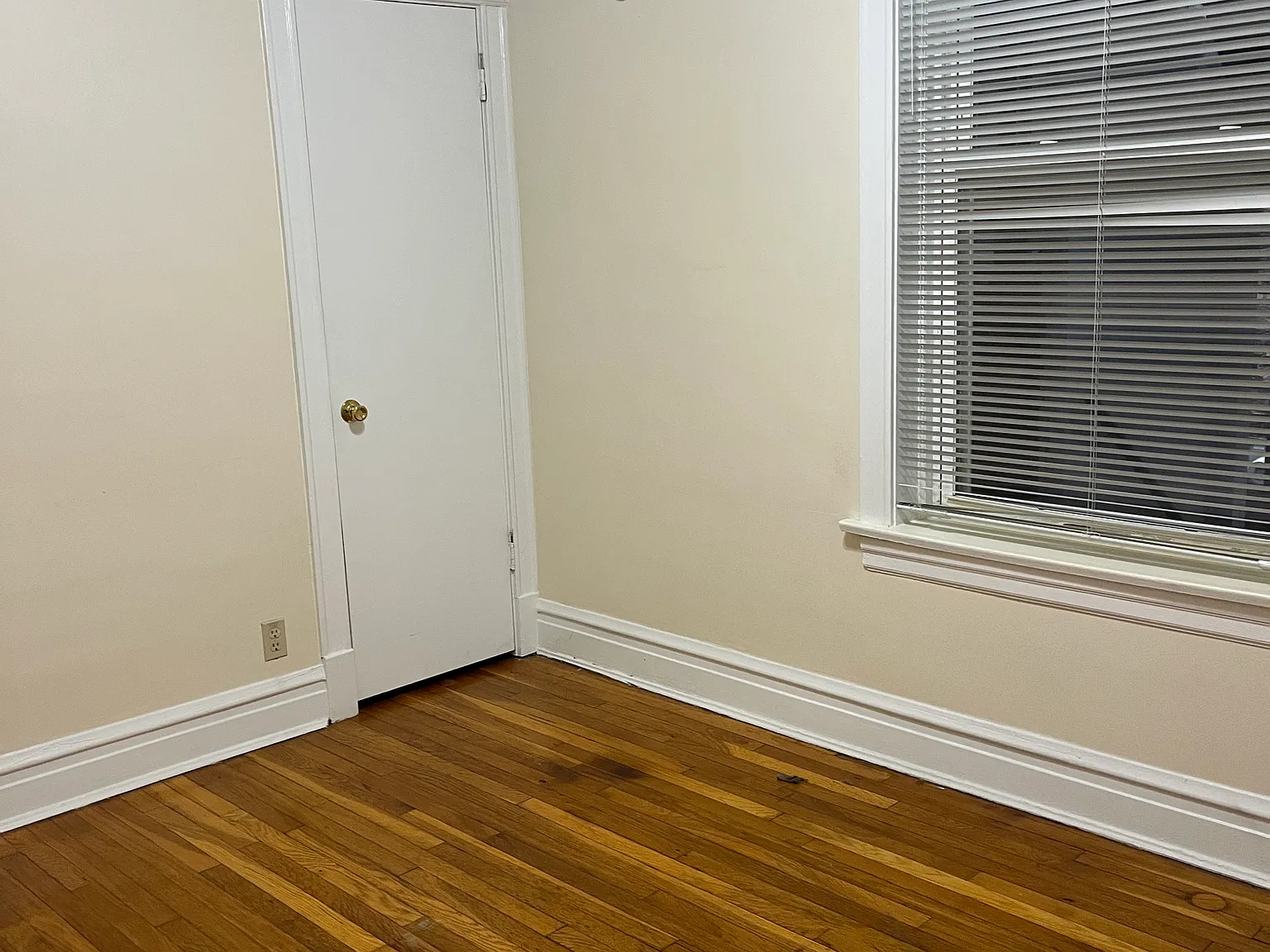1 bed, 800 sqft, $2,400 — Photo 3