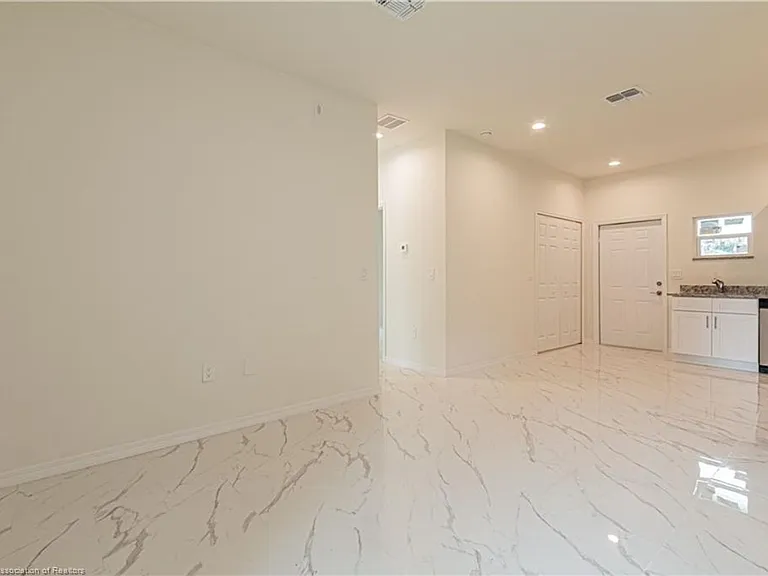 117 Flo Ave NW — Photo 3