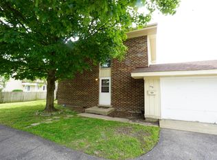 638 Saint Johns Rd, Woodstock, IL 60098