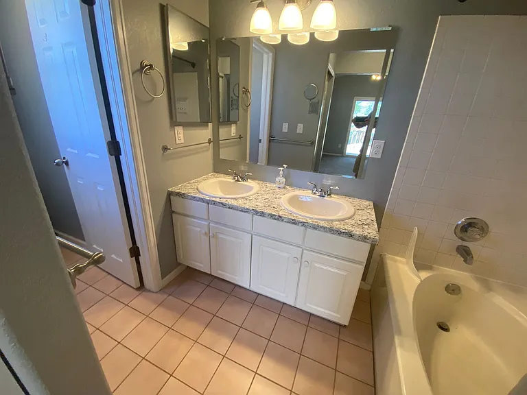 8665 Cloverleaf Cir — Photo 23