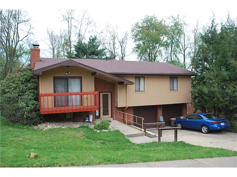 426 Rosanne Dr photo 1