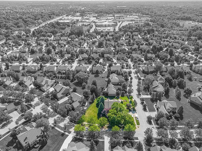 24084 Westmont Dr — Photo 47