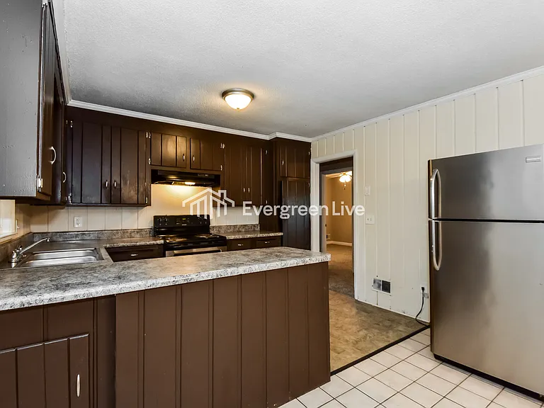 1004 Eastmont Dr — Photo 7