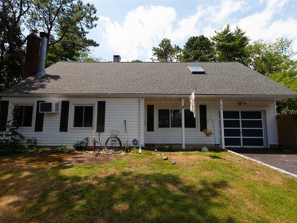 1st image of 32 Redpine Dr