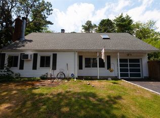 32 Redpine Dr, Medford, NY 11763