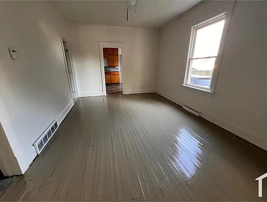 3 bed, 1075 sqft, $1,350 — Photo 2