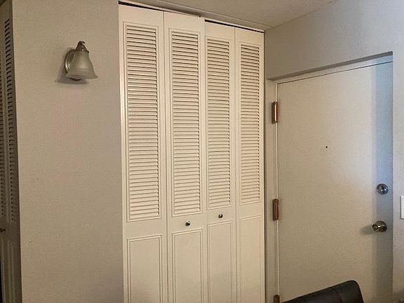 4th image of 580 Lawrence Ave APT 206