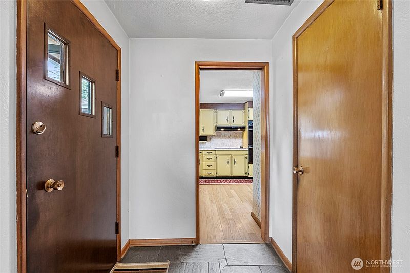 3rd image of 1430 25th Street SE