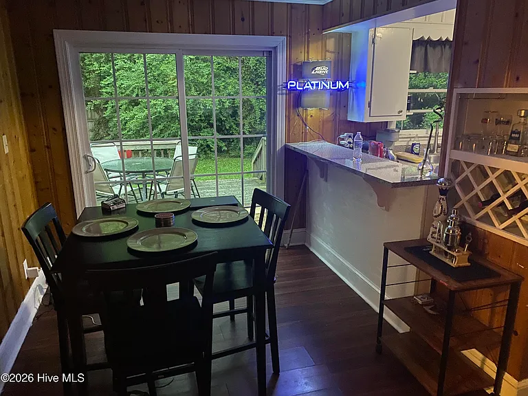 102 N Meade St — Photo 11
