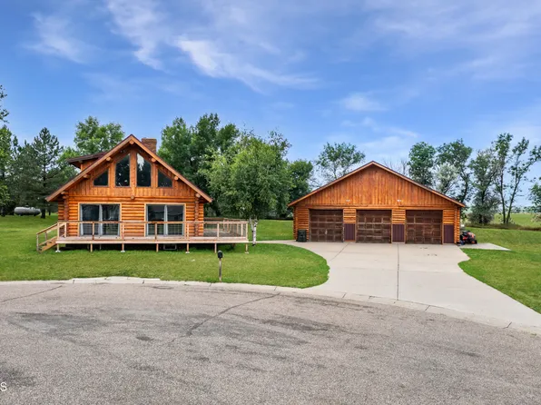 209 13th Ave SW, Hazen, ND 58545