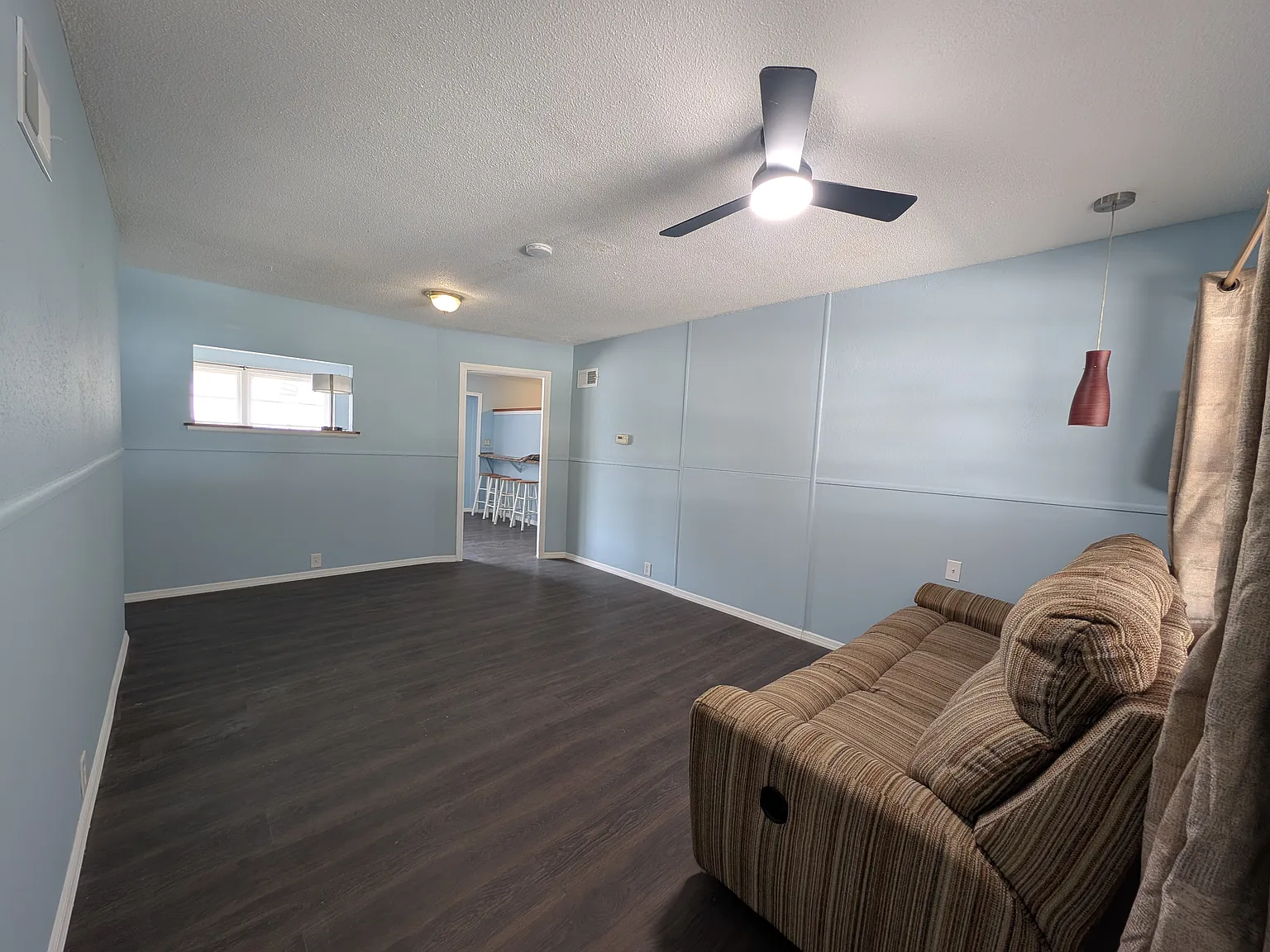 3 bed, 1.5 bath, 1350 sqft, $1,300 — Photo 2