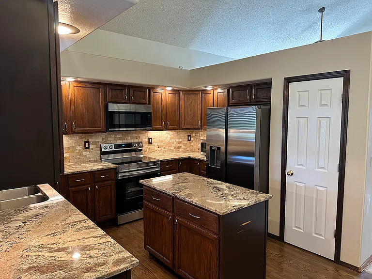 7955 Manston Dr — Photo 6