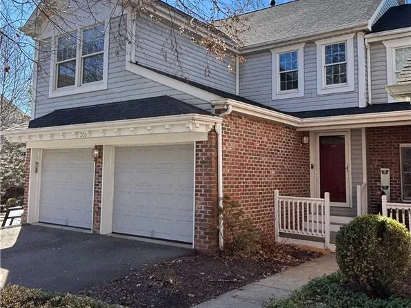 208 Waterside Dr, McMurray, PA 15317