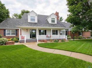 940 N Division Ave, Madison, SD 57042