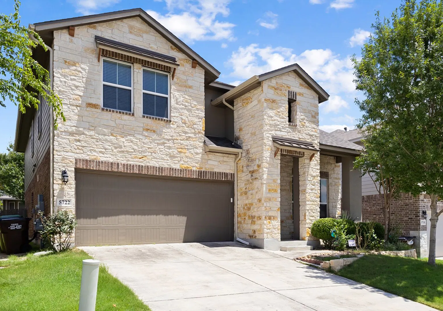 4 Bedroom, 3.5 bathrooms located in Alamo Ranch — Photo 2