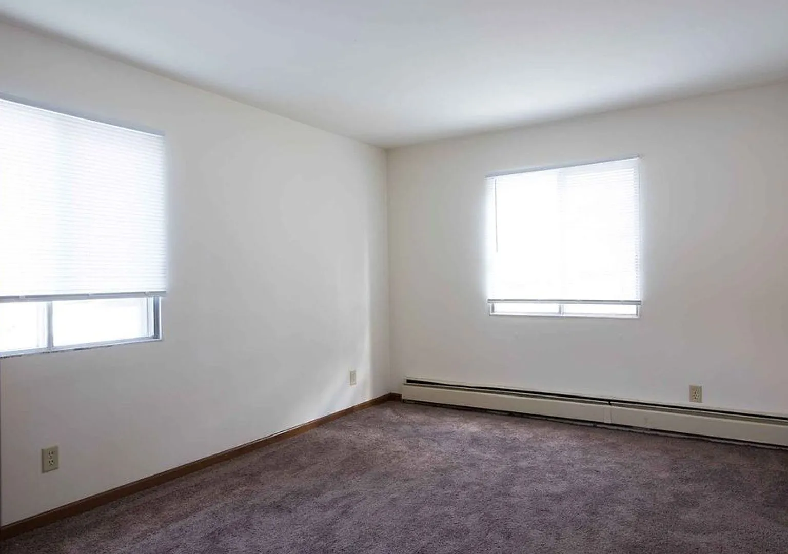1308-1312 — Photo 3