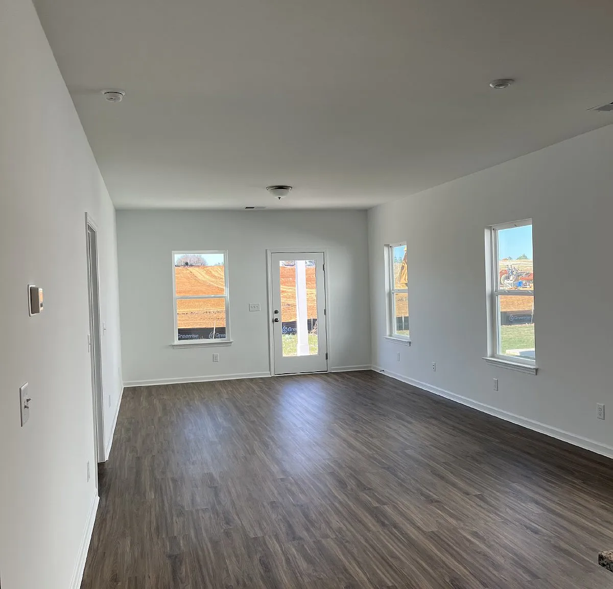 3 bed, 2.0 bath, 1573 sqft, $2,100 — Photo 4