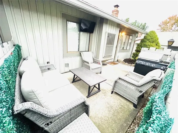 915 Kirkwall Dr, Akron, OH 44321