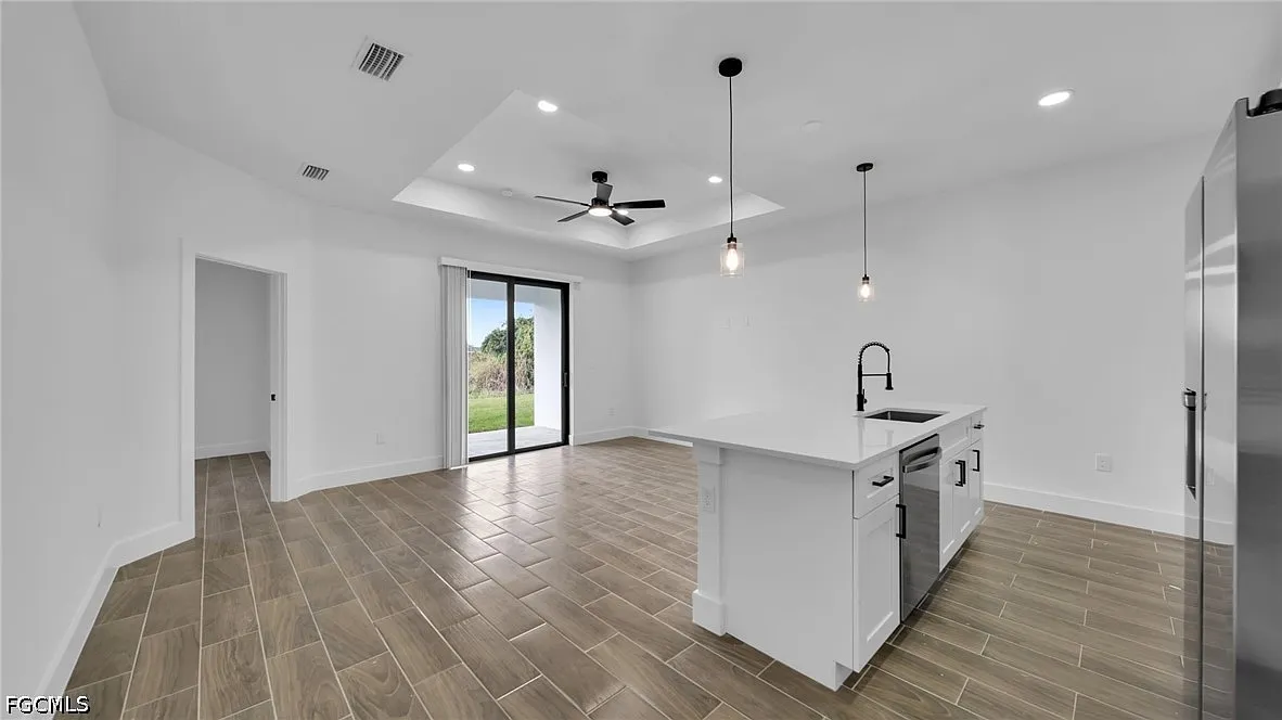 3 bed, 2.0 bath, 1200 sqft, $1,750 — Photo 4