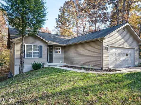 1013 Pahue Dr, Crossville, TN 38572