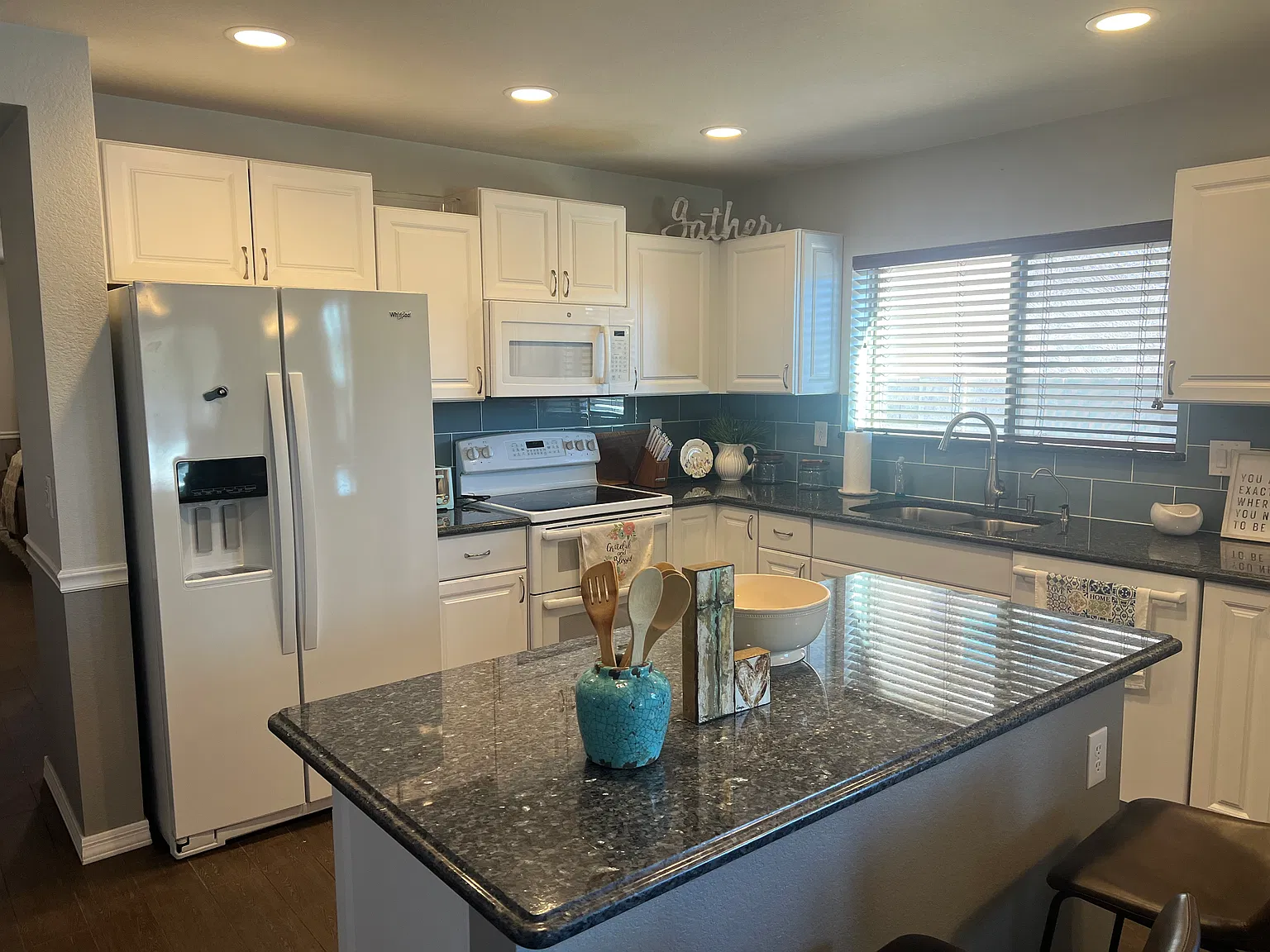 4 bed, 1921 sqft, $2,500 — Photo 2
