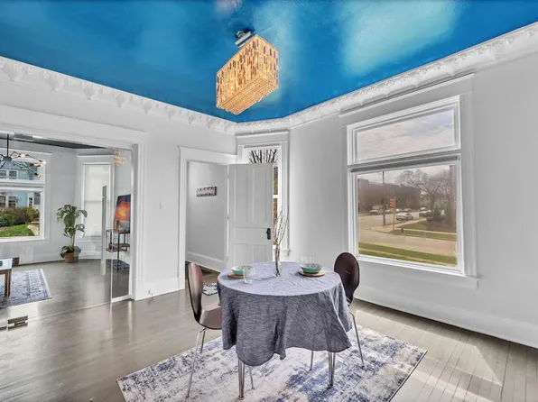 2505 N Oakland Ave, Milwaukee, WI 53211