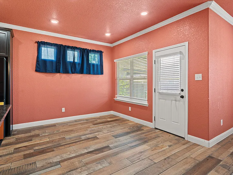 1602 Flatland Trl — Photo 6