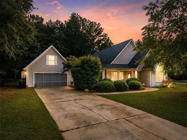 300 Cobb Ct, Hampton, GA 30228
