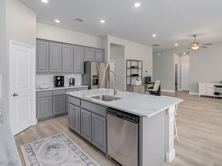 4104 Mockingbird Ln — Photo 4