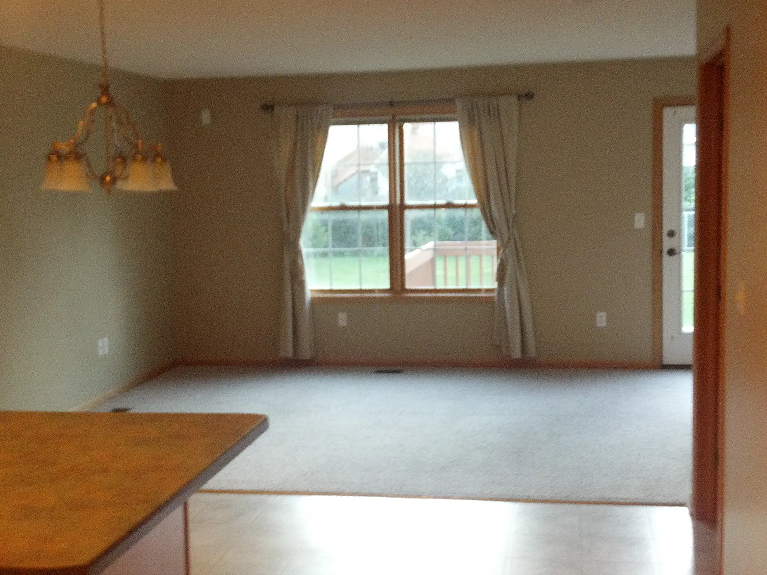 3 bed, 2.5 bath, 1845 sqft, $1,800 — Photo 3