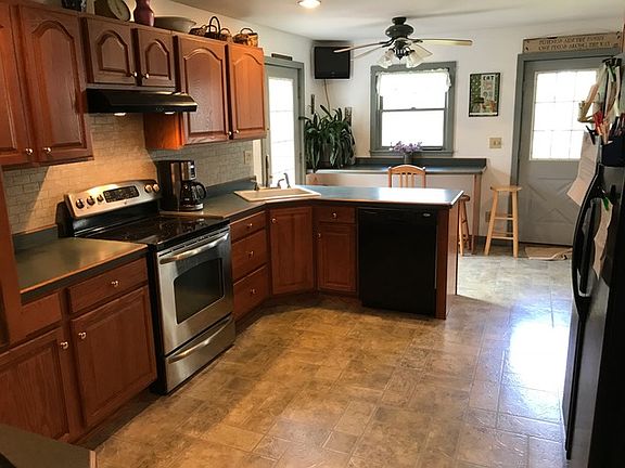 Kitchen with nook