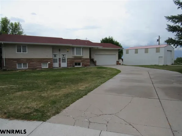 30 Ridge Dr, Gering, NE 69341