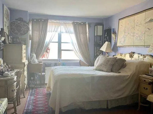 61-20 Grand Central Parkway image 13 of 18