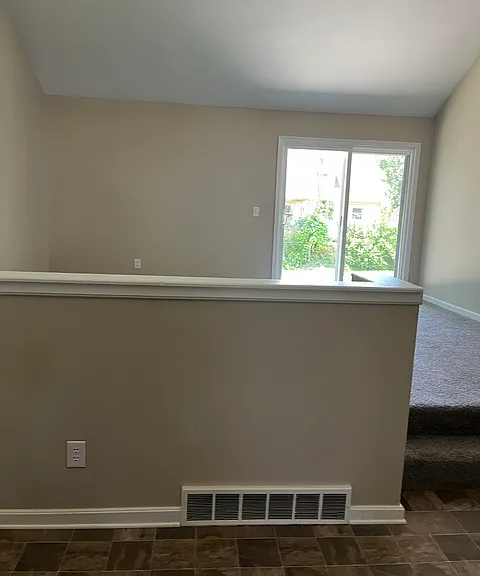1189 Carrousel Dr E — Photo 5