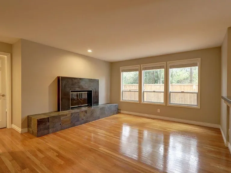 25451 SE 42nd Pl — Photo 6
