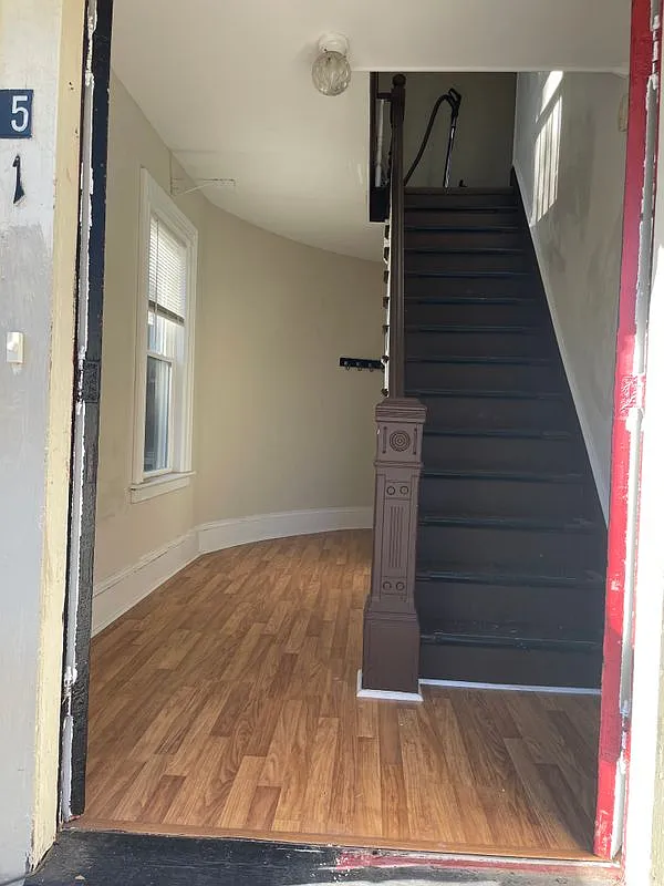 2 bed, 1.0 bath, 1040 sqft, $2,000 — Photo 3