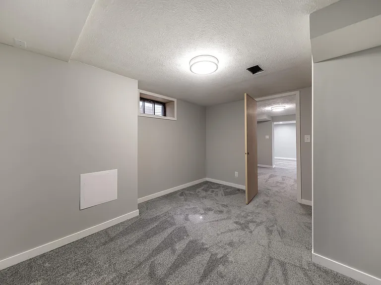 812 S 49th St — Photo 16