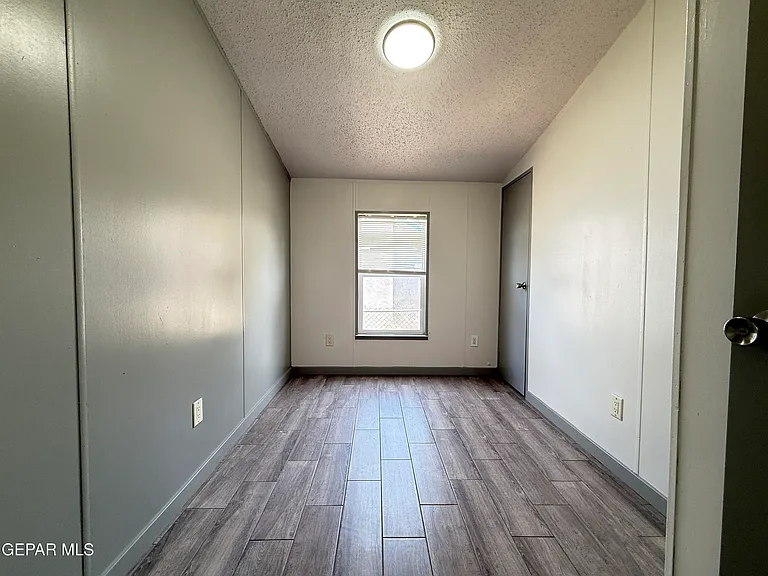 5941 Sixta Dr — Photo 39