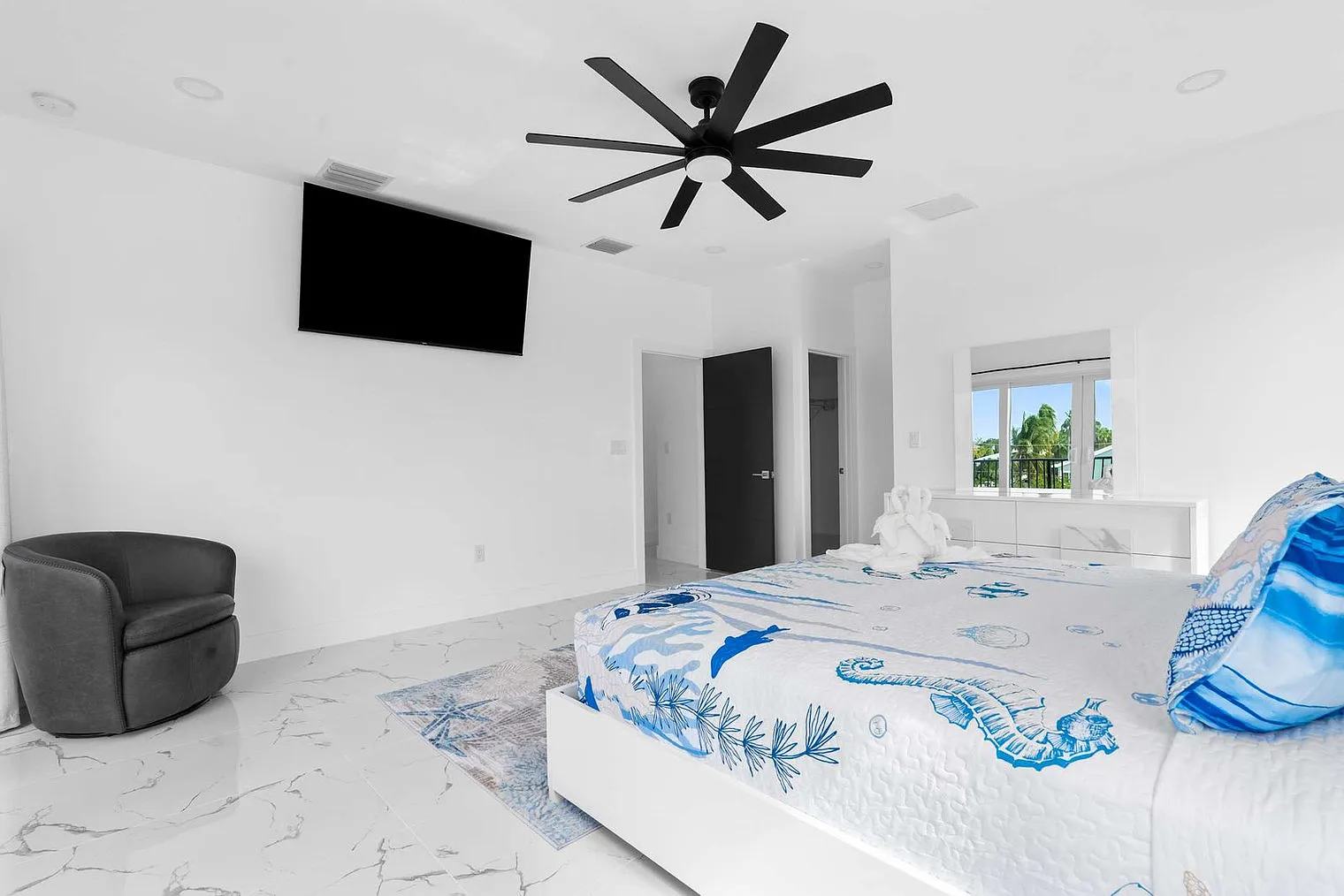 4 bed, 4.0 bath, 2292 sqft, $9,796 — Photo 3
