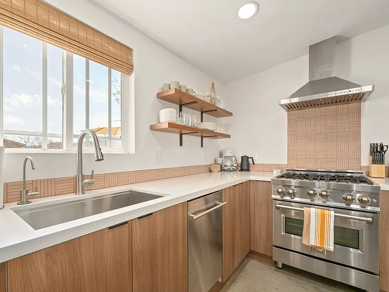 6651 Mount Shasta Ave — Photo 4