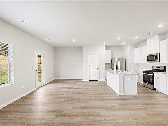 Welcome to the Lennon floorplan at Pleasant Brook.