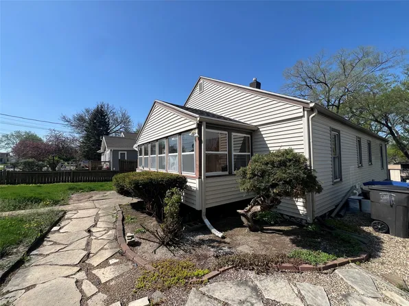 2506 E 40th Ct, Des Moines, IA 50317